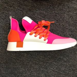 Never worn SHADY Steve Madden sneaker